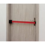 piirdelint-punane-seinale-kinnitatav Piirdek;ied Piirdepostid Piirdepost v'äljatõmmatava lindiga Piirdelindid